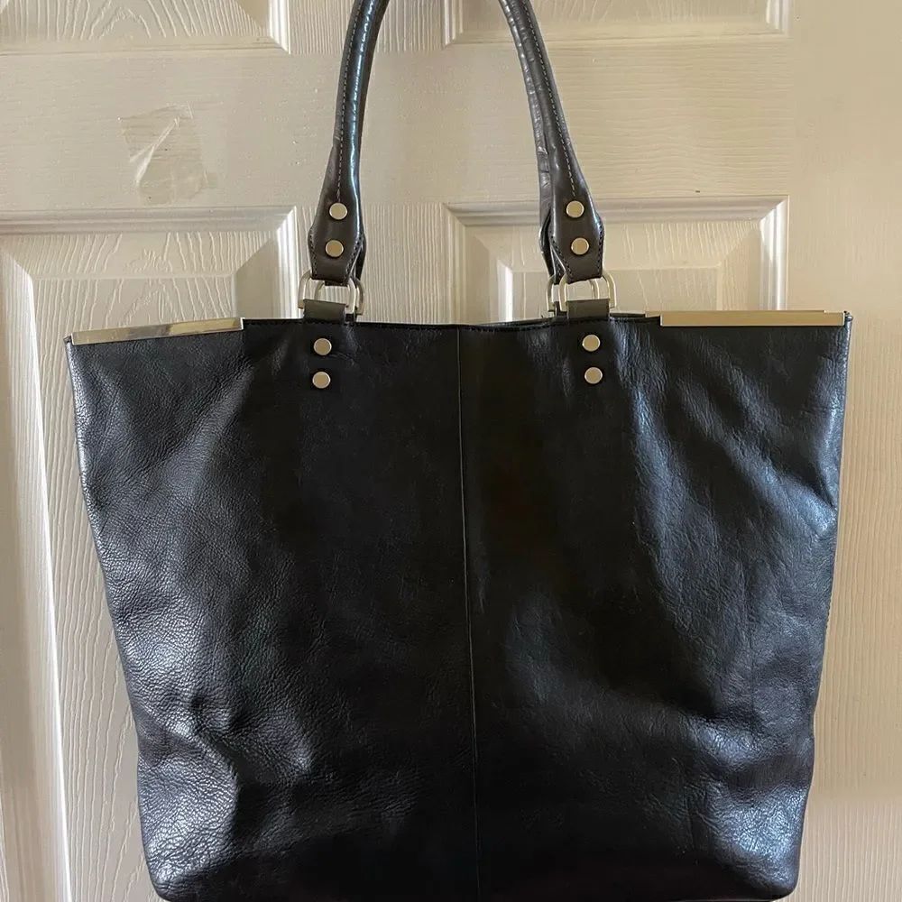 Kenneth Cole Handle It Over Leather Black shoulder large Bag.
